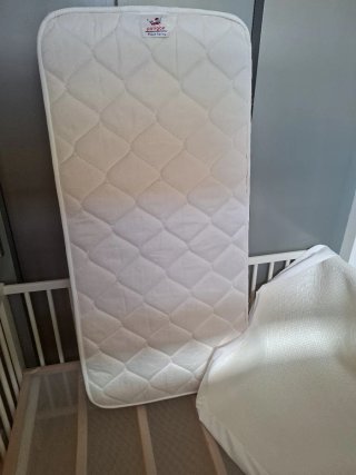 Estructura de Cuna Blanca mas colchon y su funda