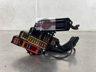 CAJA RELES / FUSIBLES Audi Q7 (4L)(07.2006->)