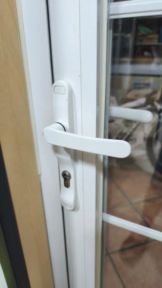Puerta de aluminio con cristal