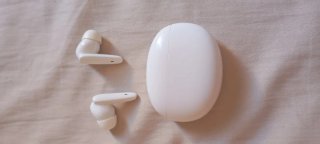 Auriculares inalámbricos blancos