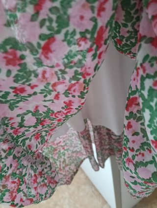 Vestido floral rosa y verde