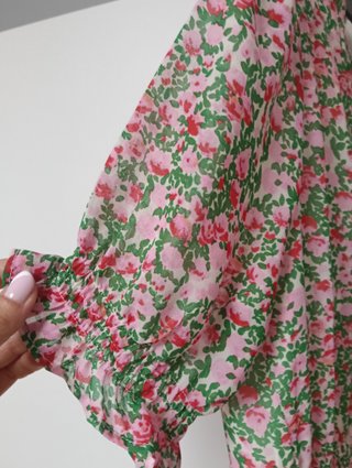Vestido floral rosa y verde
