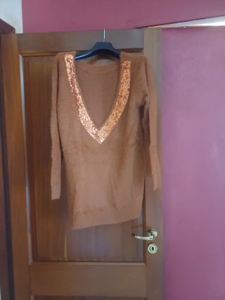 Maglione marrone con paillettes