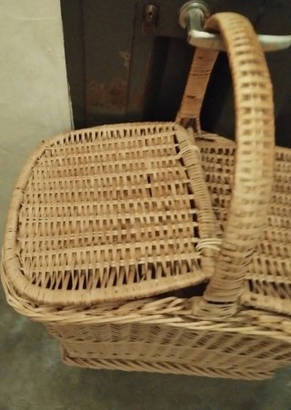Cestino da picnic vintage in vimini