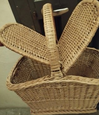 Cestino da picnic vintage in vimini