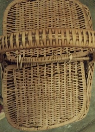 Cestino da picnic vintage in vimini