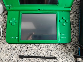 Nintendo DSi XL Verde