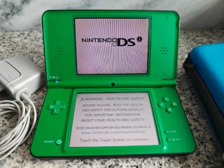 Nintendo DSi XL Verde