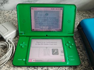 Nintendo DSi XL Verde