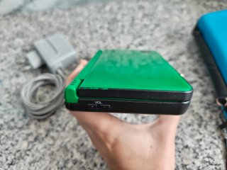 Nintendo DSi XL Verde