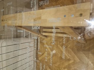 Mesa de estudio Ikea con tablero de cristal