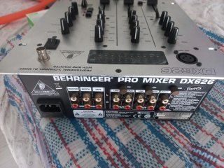 Mesa de mezclas Behringer DX626 Plata