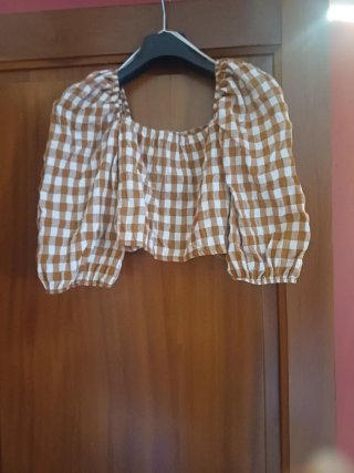 Top corto a quadri marrone e bianco