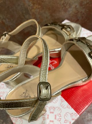 Sandalias de Piel Doradas Dorking