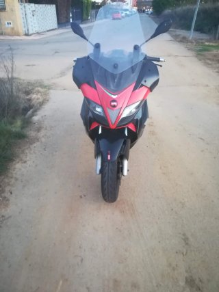 Aprilia SR Max 300 Scooter