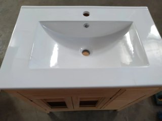 Mueble de baño de madera con lavabo