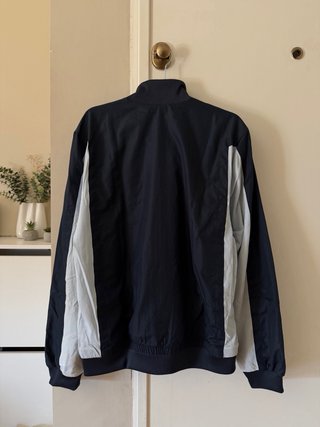 Chaqueta deportiva Adidas azul marino y celeste