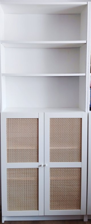Estantería BILLY de Ikea con puertas de bambú