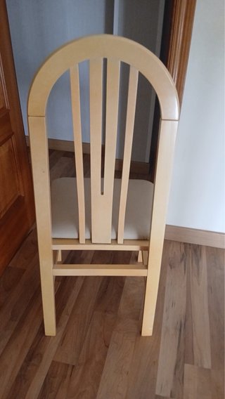 Conjunto de sillas de madera, como nuevas .