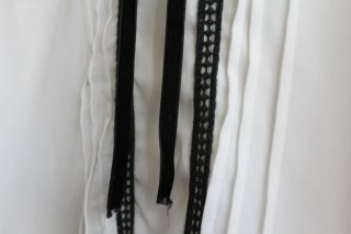 Camisa estilo renacentista blanca y negra