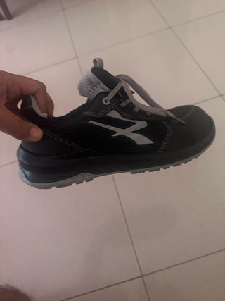 Zapatos de seguridad U-Power negros y grises