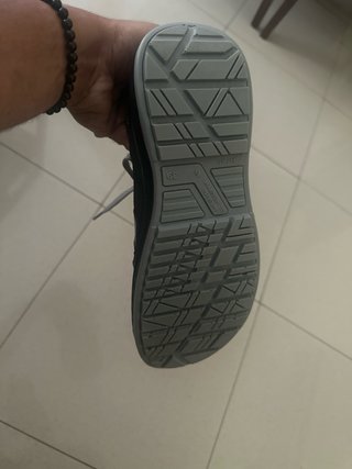 Zapatos de seguridad U-Power negros y grises