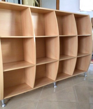 Estantería librería de 12 huecos.