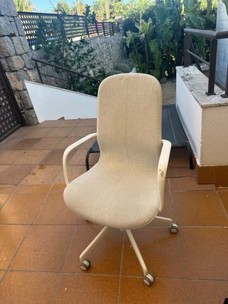 Silla de oficina Ikea beige con ruedas