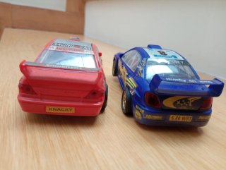 2 Carros miniatura de corrida pista 4x4