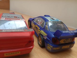 2 Carros miniatura de corrida pista 4x4