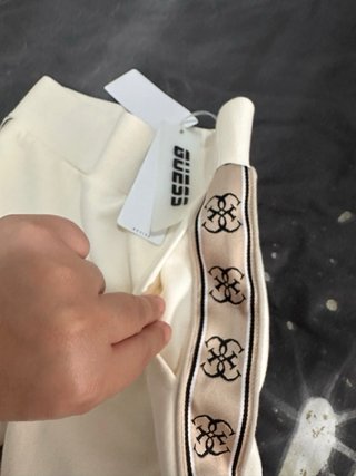Pantalón Guess Blanco con Banda Lateral