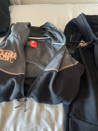 Conjunto Nike Tech Fleece Negro y Beige