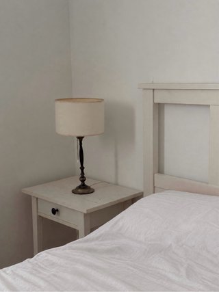 Conjunto de Cama con Dos Mesitas y Colchón