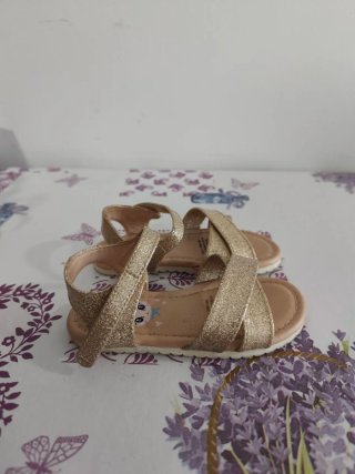 Sandalias doradas talla 24