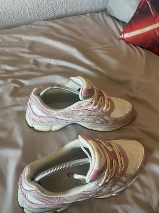 Zapatillas Asics rosas y blancas