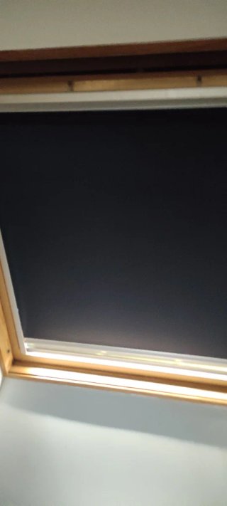 Estor Enrollable Vellux azul oscuro y blanco