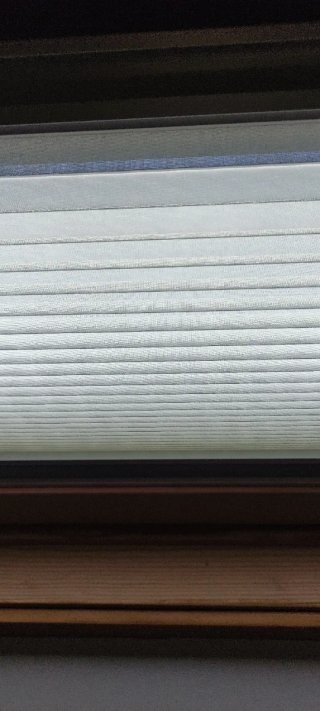 Estor Enrollable Vellux azul oscuro y blanco