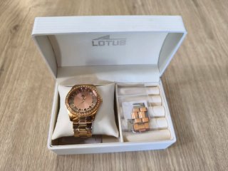 Reloj Lotus Oro Rosa con Cristales