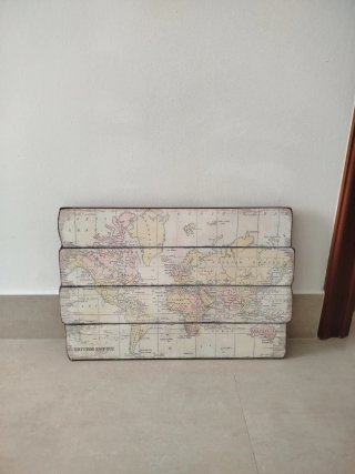 Mapamundi de madera decorativo