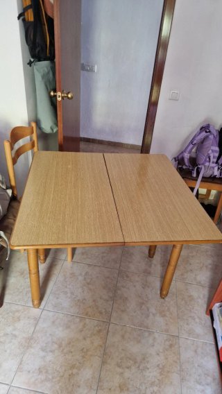 Mesa de cocina plegable y 6 sillas de madera