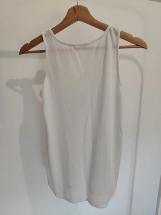 Blusa blanca sin mangas