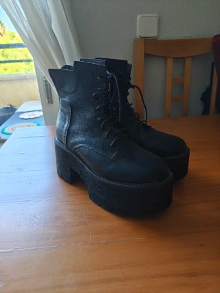 Botas Militares Negras con Plataforma