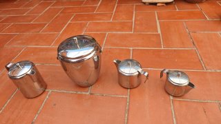 Juego de teteras y cubiteras
