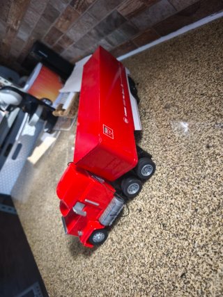 Camião de Brinquedo Vermelho
