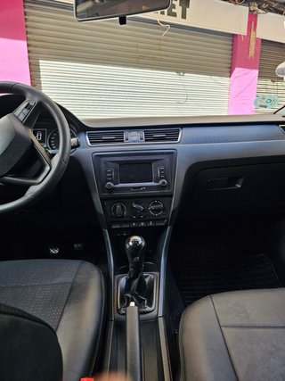 SEAT TOLEDO 2015 1.6 TDI 115 CV