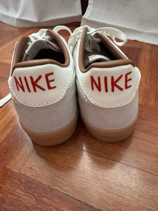 Zapatillas Nike Blancas y Marrones