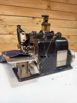 Máquina de coser overlock Merrow