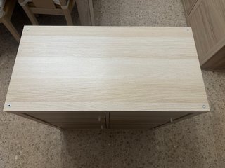 Mueble KALLAX IKEA con 4 puertas