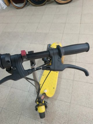 Patinete a Gasolina Amarillo