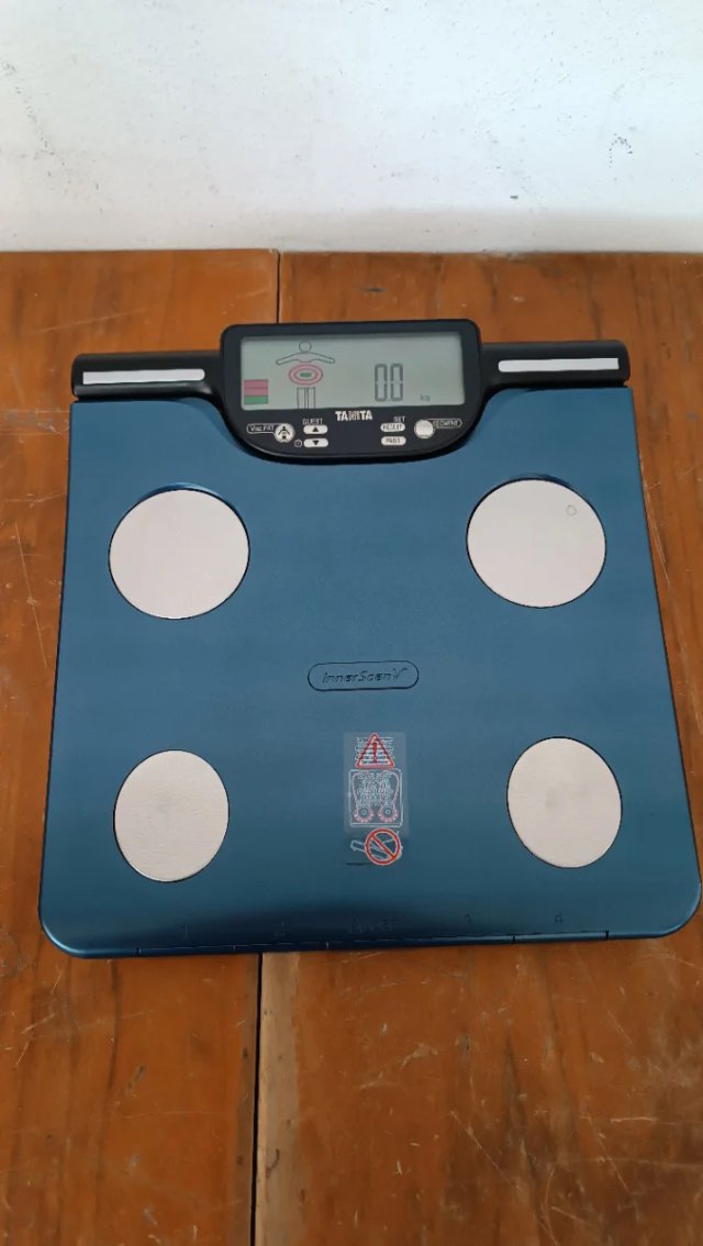 Báscula Tanita BC-602 METALLIC BLUE - W12S5176